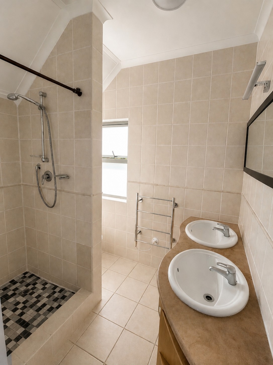4 Bedroom Property for Sale in Glen Ridge Western Cape